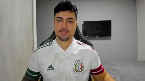 Snapshot of adam_clarke chatting on February 2025 02:26:01 AM adam clarke online show from February 2025 02:26:01 AM