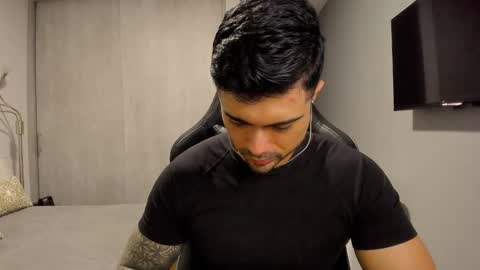 Snapshot of adam_clarke chatting on February 2025 09:01:02 PM adam clarke online show from February 2025 09:01:02 PM