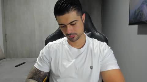 Snapshot of adam_clarke chatting on March 2025 02:41:02 AM adam clarke online show from March 2025 02:41:02 AM