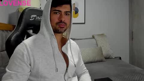 Snapshot of adam_clarke chatting on October 2025 01:14:02 AM adam clarke online show from October 2025 01:14:02 AM