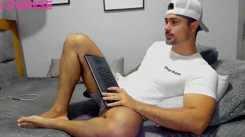 Snapshot of adam_clarke chatting on October 2025 01:25:02 AM adam clarke online show from October 2025 01:25:02 AM