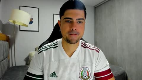 Snapshot of adam_clarke chatting on November 2025 08:58:02 AM adam clarke online show from November 2025 08:58:02 AM