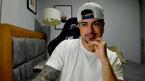 Snapshot of adam_clarke chatting on January 2026 03:56:01 AM adam clarke online show from January 2026 03:56:01 AM