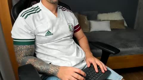 Snapshot of adam_clarke chatting on June 2026 02:53:01 AM adam clarke online show from June 2026 02:53:01 AM