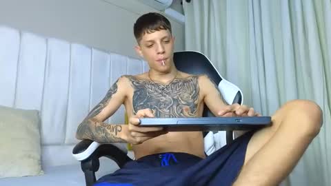 Snapshot of adam_hard_ chatting on September 2025 07:47:02 PM Adam online show from September 2025 07:47:02 PM