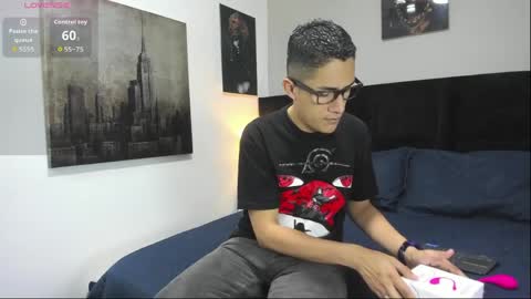 adam_walker_1 online show from April 2026 01:09:02 PM