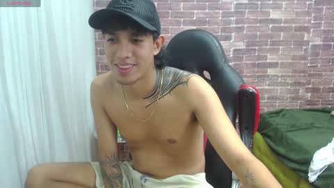 Snapshot of adamcoox chatting on January 2025 08:04:01 AM Adam online show from January 2025 08:04:01 AM