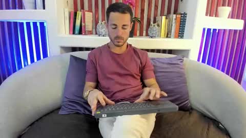 Im Adams Sanz online show from February 2026 07:10:01 PM