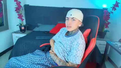 AdamsWalkerr  online show from February 2026 12:01:02 PM