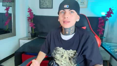 AdamsWalkerr  online show from February 2026 12:15:01 PM