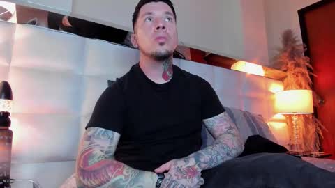 Adam online show from November 2025 04:01:02 AM