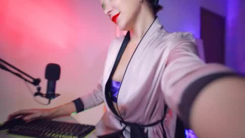 Snapshot of addictsqueen chatting on May 2026 05:16:02 AM ADDICTION online show from May 2026 05:16:02 AM