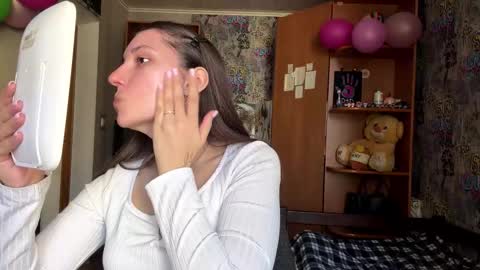 Snapshot of adeleapel chatting on March 2026 09:16:03 AM Poly online show from March 2026 09:16:03 AM