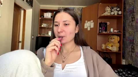 Snapshot of adeleapel chatting on April 2026 09:05:01 AM Poly online show from April 2026 09:05:01 AM