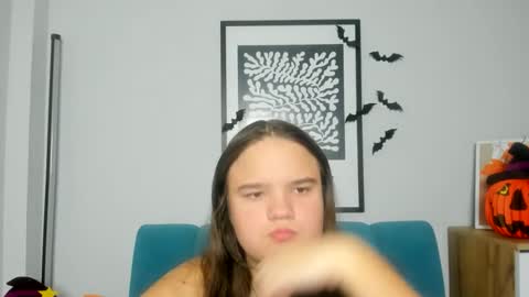 Snapshot of adelecruzz chatting on October 2025 08:07:02 AM adelecruzz online show from October 2025 08:07:02 AM