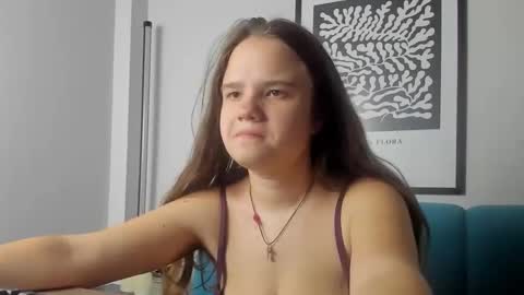 adelecruzz online show from April 2026 12:10:01 PM