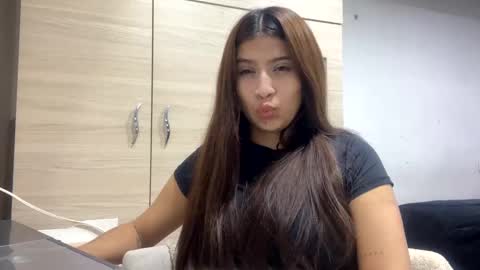 adellein foxx online show from October 2025 05:08:01 AM
