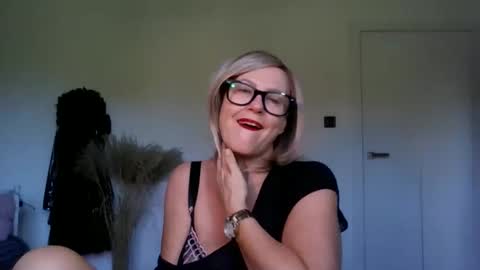 adelemilf40 online show from September 2025 07:02:02 AM
