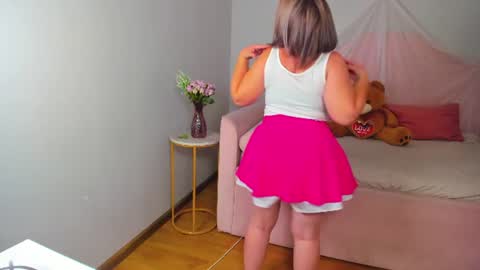 Snapshot of adeleravelle chatting on July 2026 06:47:02 AM AdeleRavelle online show from July 2026 06:47:02 AM