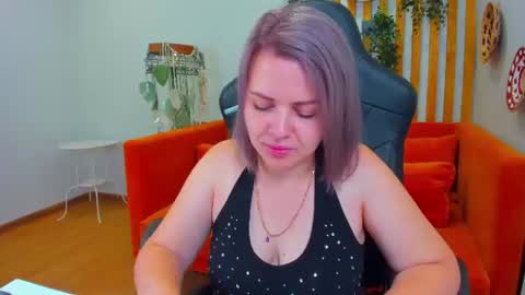 Snapshot of adeleravelle chatting on August 2026 05:06:02 AM AdeleRavelle online show from August 2026 05:06:02 AM
