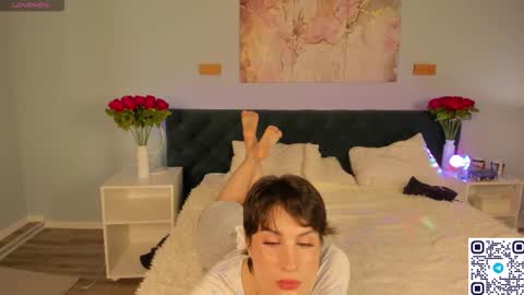 Adeline Perle online show from September 2025 01:42:02 AM