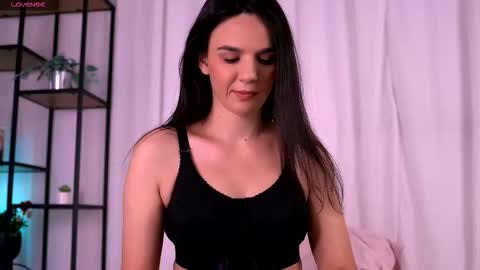 Adelle online show from December 2025 07:04:02 AM