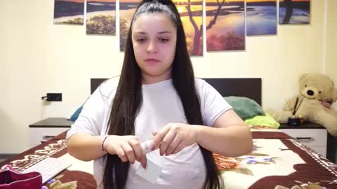 Adellineee online show from December 2025 09:57:01 PM