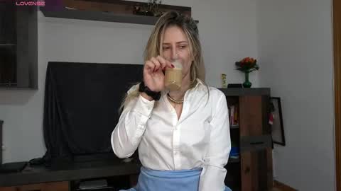 Snapshot of adelllee chatting on November 2025 10:48:02 AM adelllee online show from November 2025 10:48:02 AM