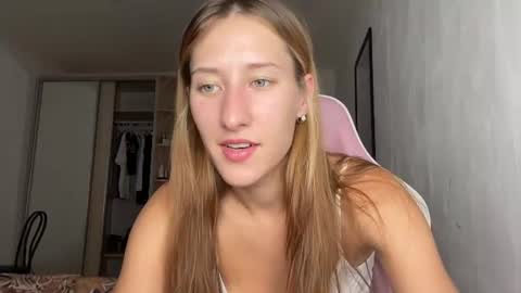Snapshot of adellqueen chatting on June 2026 09:38:01 PM Adell online show from June 2026 09:38:01 PM