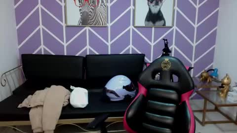 Snapshot of adhara_kitten chatting on December 2025 07:53:02 PM Adhara online show from December 2025 07:53:02 PM