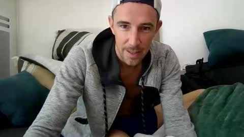 adibou13 online show from February 2026 01:19:02 PM