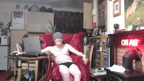 lizard keeper online show from December 2024 05:05:02 AM