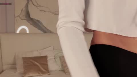 adoracortes online show from November 2025 05:02:01 AM