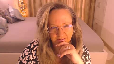 Cryna online show from February 2026 12:04:02 PM