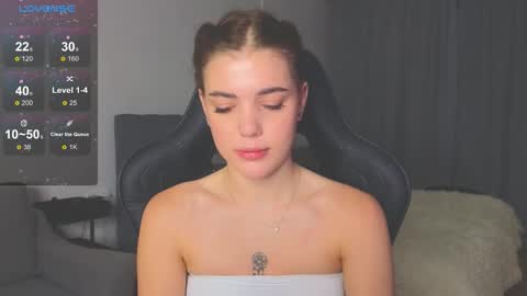 Adriana online show from October 2025 02:12:02 AM