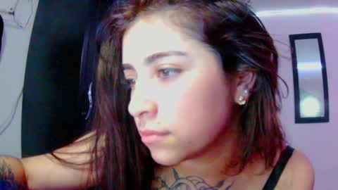 Snapshot of adri_gomez1 chatting on November 2025 06:47:02 AM online show from November 2025 06:47:02 AM