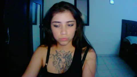 Snapshot of adri_gomez1 chatting on November 2025 01:22:01 AM online show from November 2025 01:22:01 AM