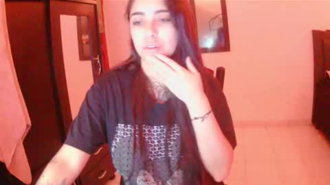 Snapshot of adri_gomez1 chatting on November 2025 10:19:01 AM online show from November 2025 10:19:01 AM
