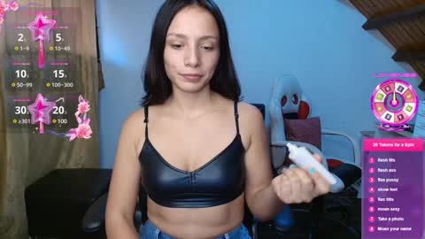 Snapshot of adri_miller chatting on January 2025 01:04:02 PM adri miller online show from January 2025 01:04:02 PM