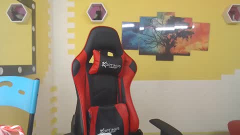 adri_sexboy online show from December 2024 04:49:02 PM