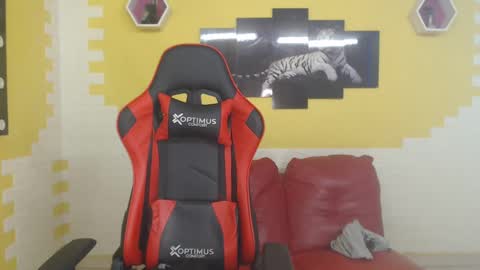 adri_sexboy online show from December 2024 01:07:02 PM