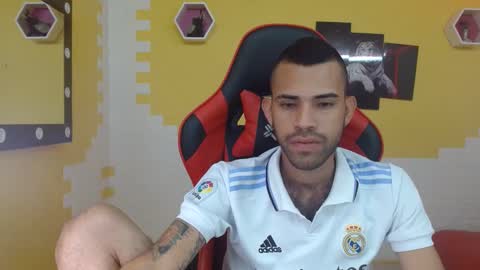 adri_sexboy online show from February 2025 03:38:01 PM