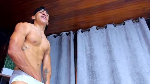 Snapshot of adrian_rae chatting on January 2025 02:46:01 PM online show from January 2025 02:46:01 PM