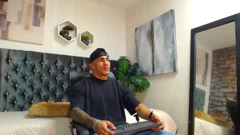 Snapshot of adrian_rae chatting on October 2025 05:43:01 PM online show from October 2025 05:43:01 PM