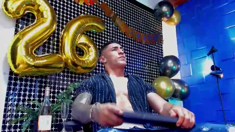 Snapshot of adrian_rae chatting on November 2025 04:42:01 PM online show from November 2025 04:42:01 PM