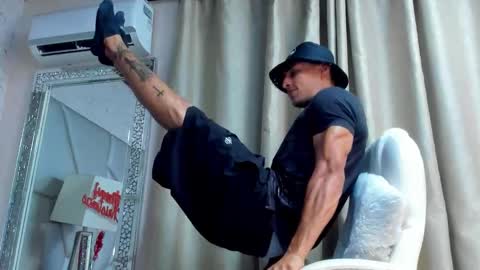 Snapshot of adrian_rae chatting on December 2025 06:15:01 PM online show from December 2025 06:15:01 PM