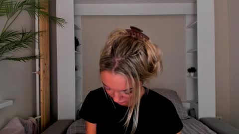 Adriana online show from January 2025 04:47:01 PM