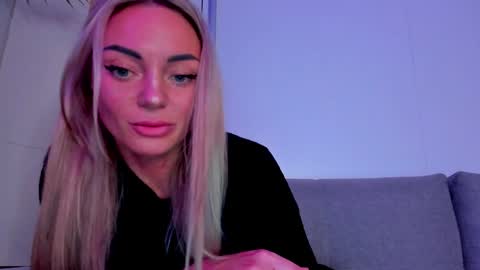 Adriana online show from January 2025 06:27:01 PM