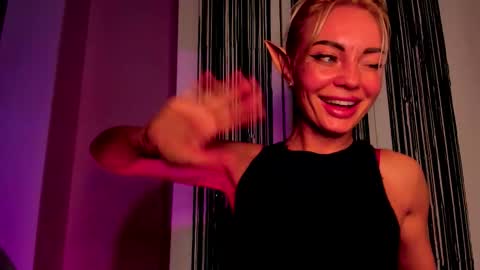 Adriana online show from October 2025 05:59:01 AM