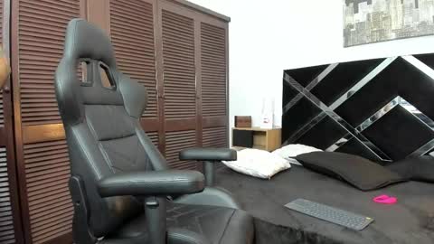 Adrian online show from April 2026 09:40:01 AM